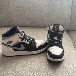 Jordan 1 Mid White Shadow